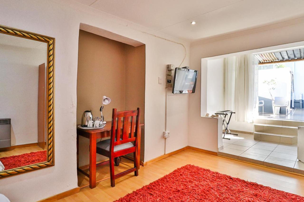 Sunbury Bed And Breakfast ヨハネスブルグ エクステリア 写真