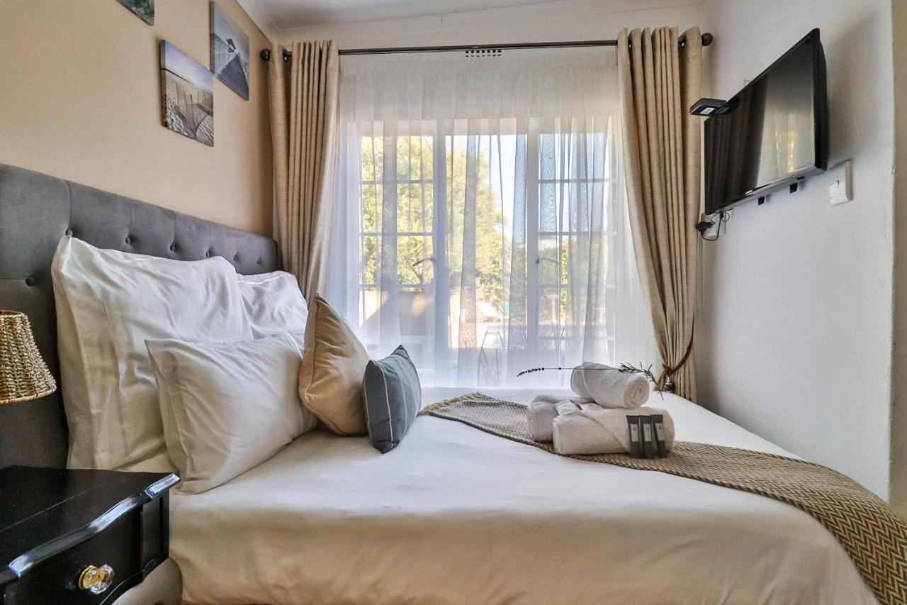 Sunbury Bed And Breakfast ヨハネスブルグ エクステリア 写真